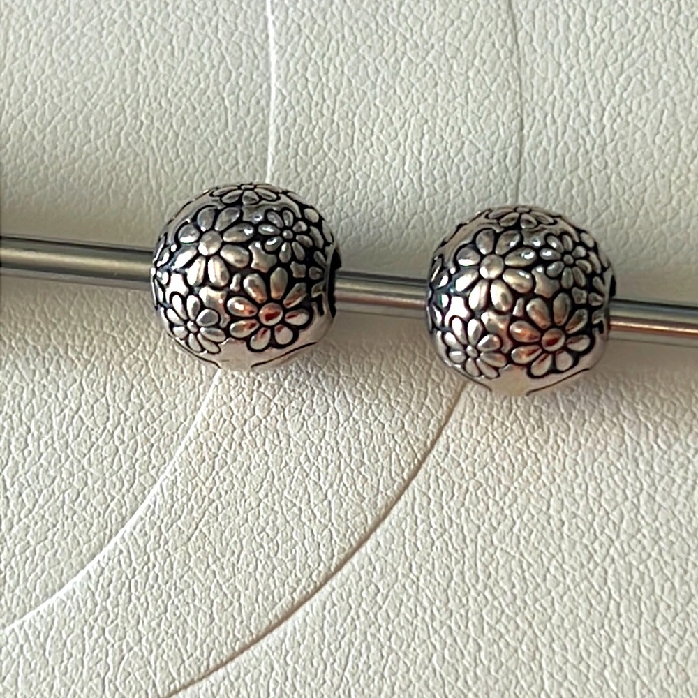 Retired Pandora Daisy clips(set of 2)